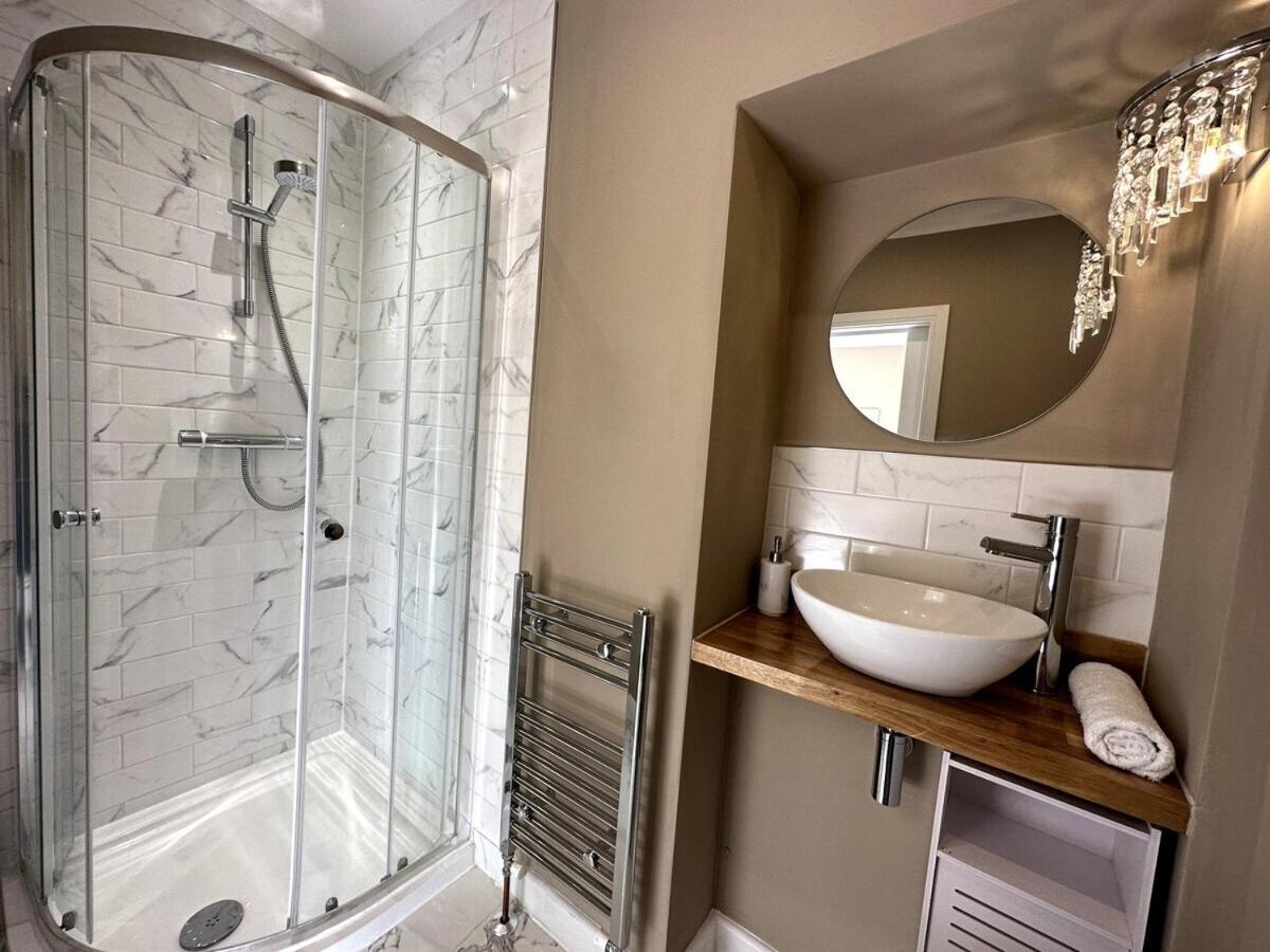 Deluxe Stays @ Libra Spaces Kingston upon Hull Værelse billede